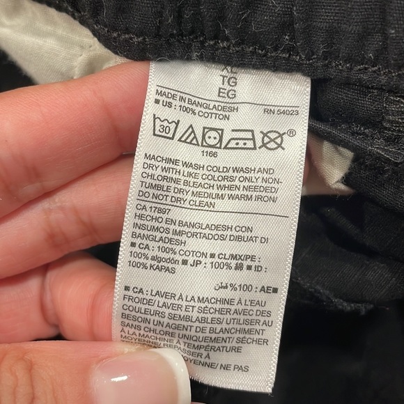 OLD NAVY BLACK SHORTS - Picture 3 of 6